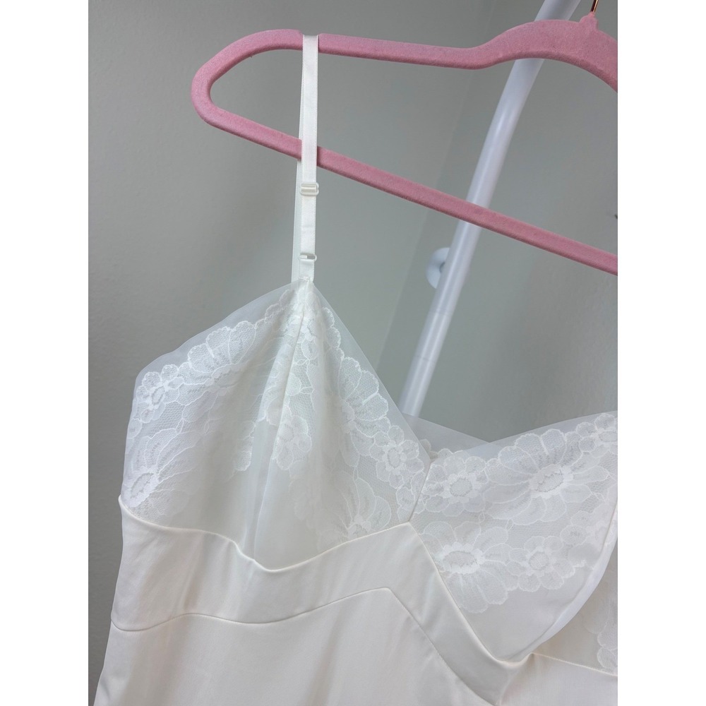 Vanity Fair Vintage White Lace Trim Full Slip Dress‎ Antron III Nylon 36 USA